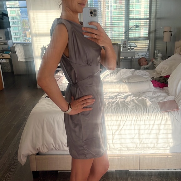 Satin look dress - Picture 2 of 5